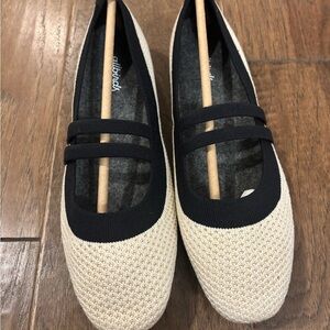 Allbirds Women's Black and Cream Flats
